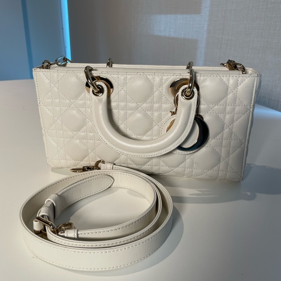 MICRO LADY D-JOY BAG
Latte Cannage Lambskin - Picture 4 of 5
